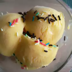 Млечен сладолед с жълтъци