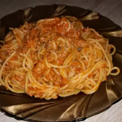 Спагети с доматен сос и вино