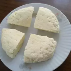 Домашно сирене с кисело мляко
