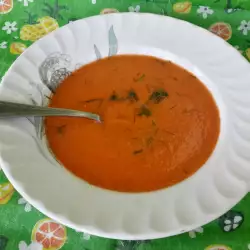 Доматена супа с моркови