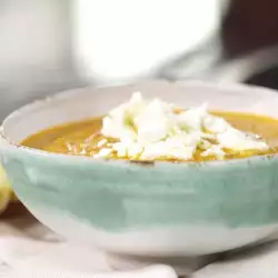 Доматена супа с ароматни брускети и сирене