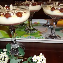 Десерт в чаша с бадеми