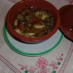 Гювечета с картофи и зелен лук