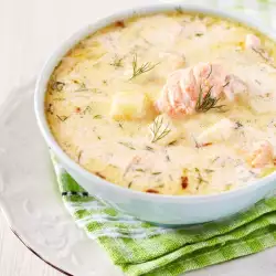 Картофена супа със сьомга и миди
