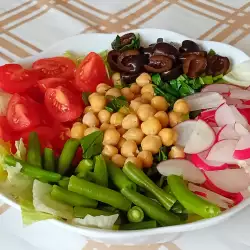 Зеленчукова салата с домати