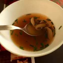 Гъбена супа със соев сос