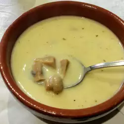 Гъбена супа с кисело мляко