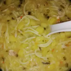 Пилешка супа с картофи и зелен лук
