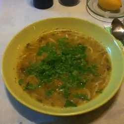 Пилешка супа с фиде и чубрица