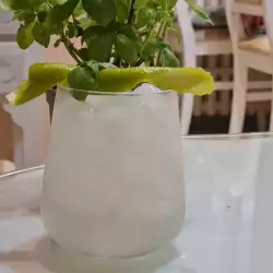 Коктейл с джин и лимони