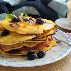 Царевични палачинки с боровинки