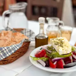 Гръцка салата със сирене