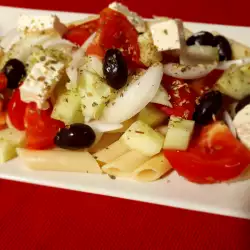 Гръцка салата с краставици