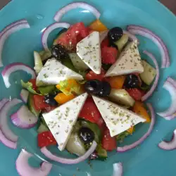 Гръцка салата с лук