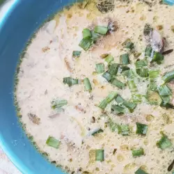 Гъбена супа със зелен лук