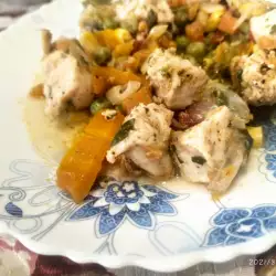Пилешки хапки със зеленчуци на тиган