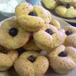 Хлебчета детелинки с халуми и маслини