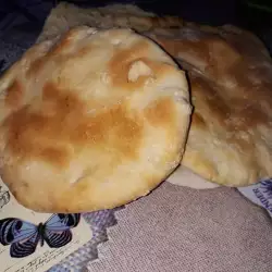 Плосък хляб с брашно