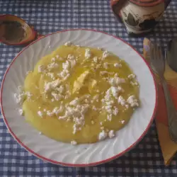 Качамак със сирене, масло и шарена сол