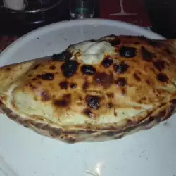 Пица по италиански с кисели краставички