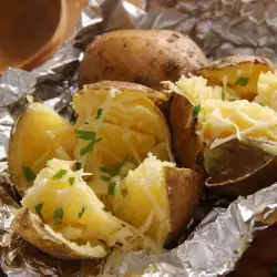 Ястие с картофи и магданоз
