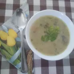 Бърза картофено-гъбена супа в микровълнова