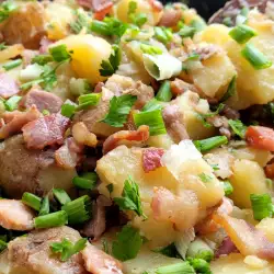 Картофена салата с лук и бекон