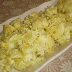 Немска картофена салата с яйца и краставички