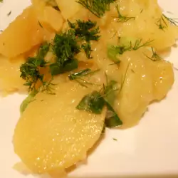Картофена салата с топъл винегрет