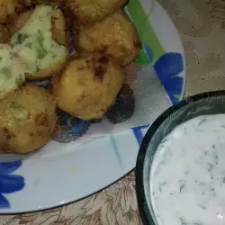 Картофени кюфтета с яйца и зелен лук