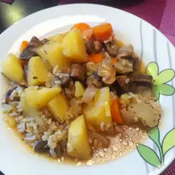 Картофи с ориз и доматено пюре