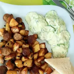 Картофи с наденички на тиган и немска млечна салата