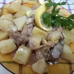 Готвени картофи с патешко месо