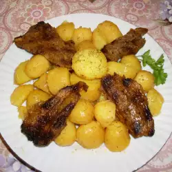 Картофи с месо и пикантина