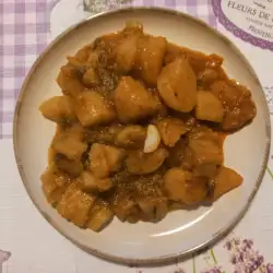 Картофена яхния с тиквички и чесън