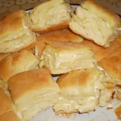 Питка със сирене и жълтъци