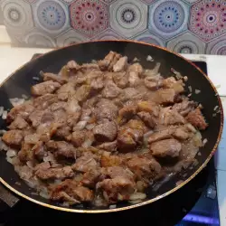 Свински кебап с ориз и чеснов сос