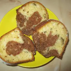 Двуцветен кекс с кисело мляко и орехи