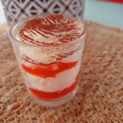 Десерт с ягоди и лимонов сок