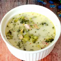 Кето пилешка супа с броколи