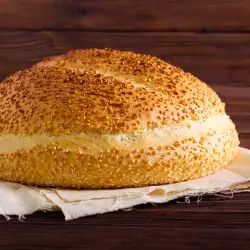 Кипърски хляб със сусам (Koulouri)