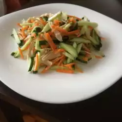 Пилешка салата с краставици