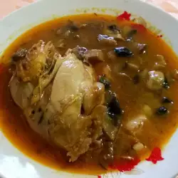 Пилешка яхния с лук