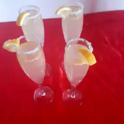 Летен коктейл с шампанско