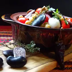 Коледна салата със смилянски фасул