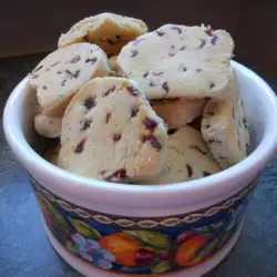 Коледни маслени бисквити със сушени боровинки
