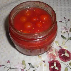 Домати в буркани с чери домати