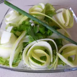 Зеленчукова салата с лимони
