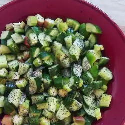 Зеленчукова салата с краставици