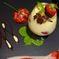 Великденски десерт с ягоди